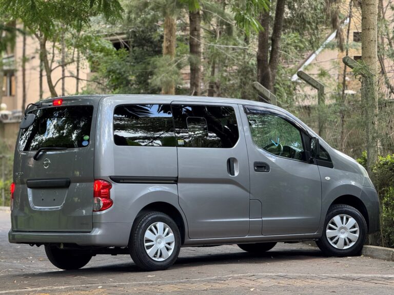 2019 Nissan NV200 — photo 2