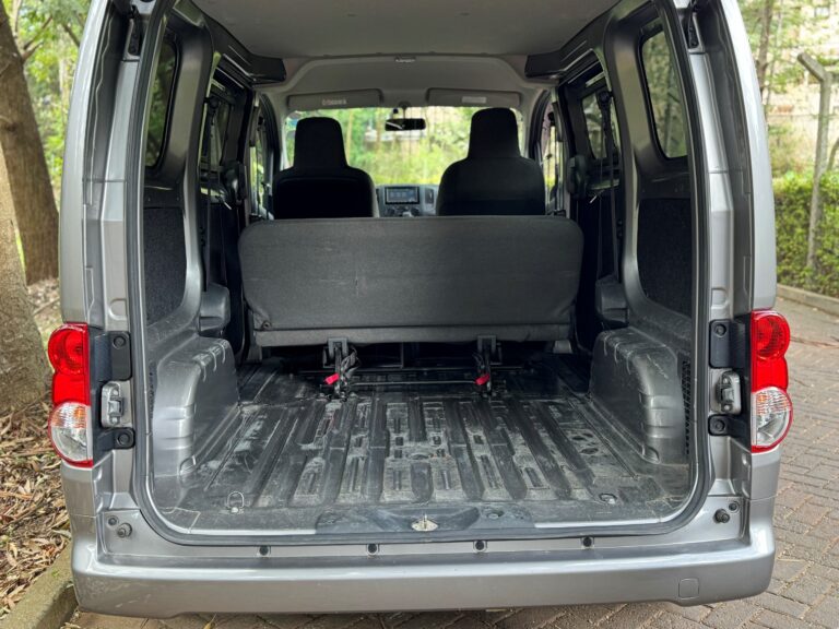 2019 Nissan NV200 — photo 6