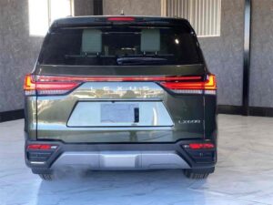Lexus LX600 — photo 4