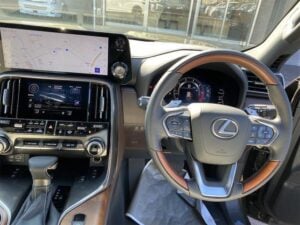 Lexus LX600 — photo 3