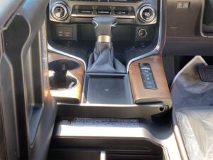 Lexus LX600 — photo 2