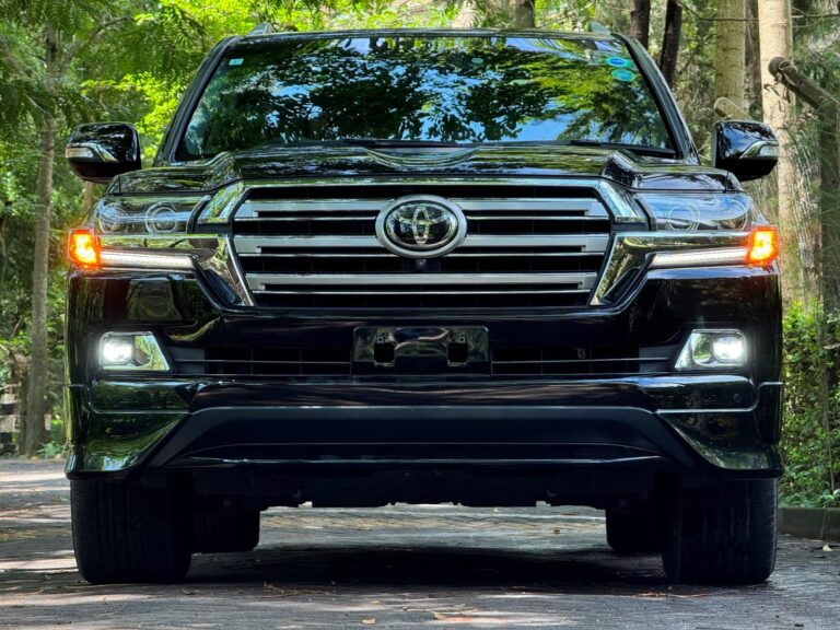 2017 Toyota Landcruiser ZX — photo 2