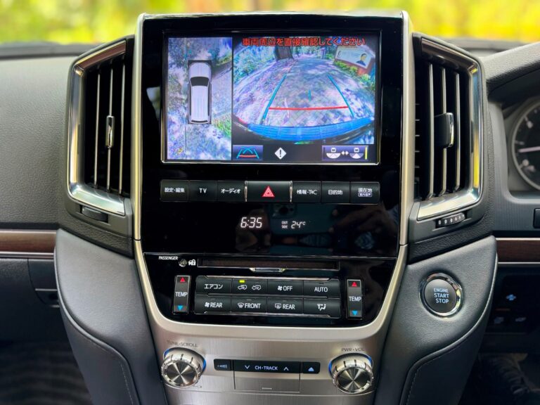 2017 Toyota Landcruiser ZX — photo 3