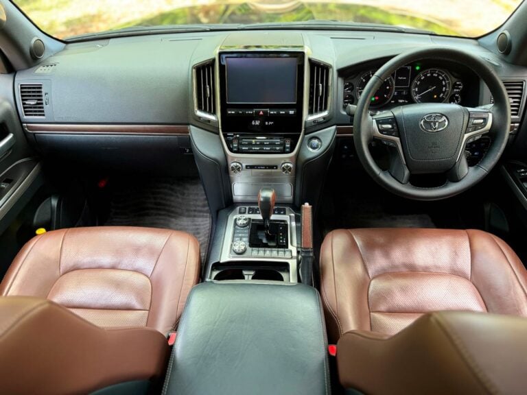 2017 Toyota Landcruiser ZX — photo 5