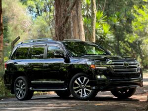 2017 Toyota Landcruiser ZX — photo 1