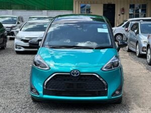 Toyota Sienta hybrid 2019 — photo 2