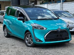 Toyota Sienta hybrid 2019 — photo 1