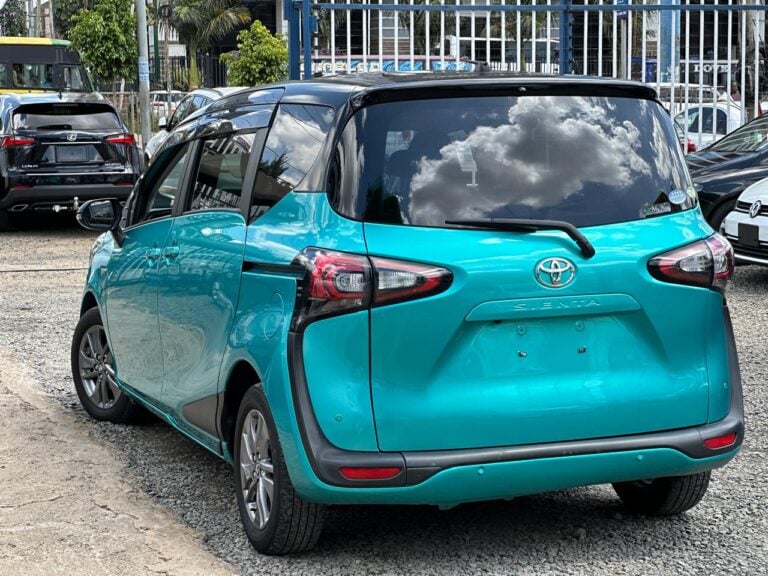 Toyota Sienta hybrid 2019 — photo 9