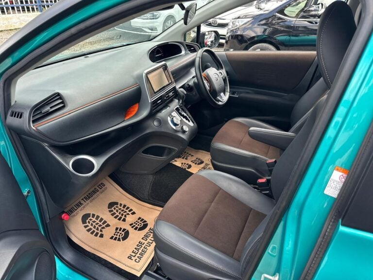 Toyota Sienta hybrid 2019 — photo 6