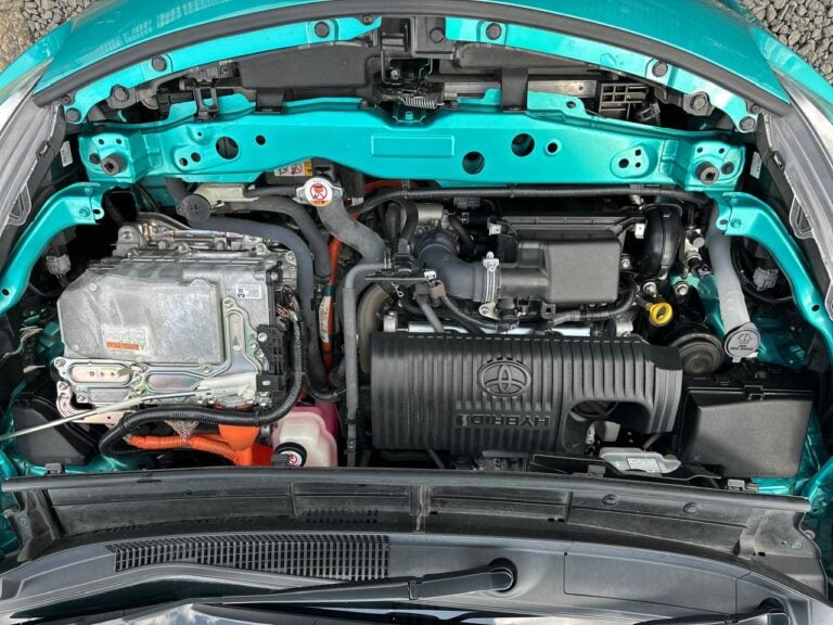 Toyota Sienta hybrid 2019 — photo 4