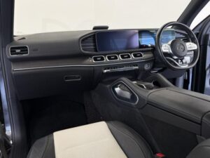 2020 Mercedes Benz GLE400D 4MATIC — photo 4