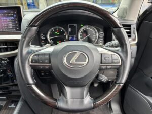 2021 Lexus LX570 — photo 3