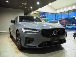 2022 Volvo S60 B5 R-Design
