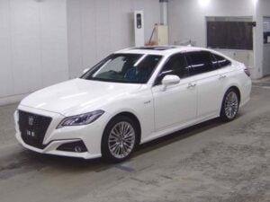 2020 Toyota Crown Hybrid — photo 4