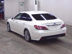 2020 Toyota Crown Hybrid — photo 2