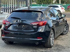 2018 Mazda Axela Hatchback — photo 4