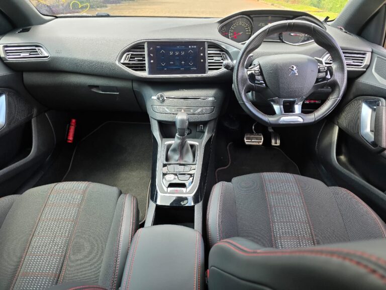 2018 Peugeot 308 GT Line — photo 7
