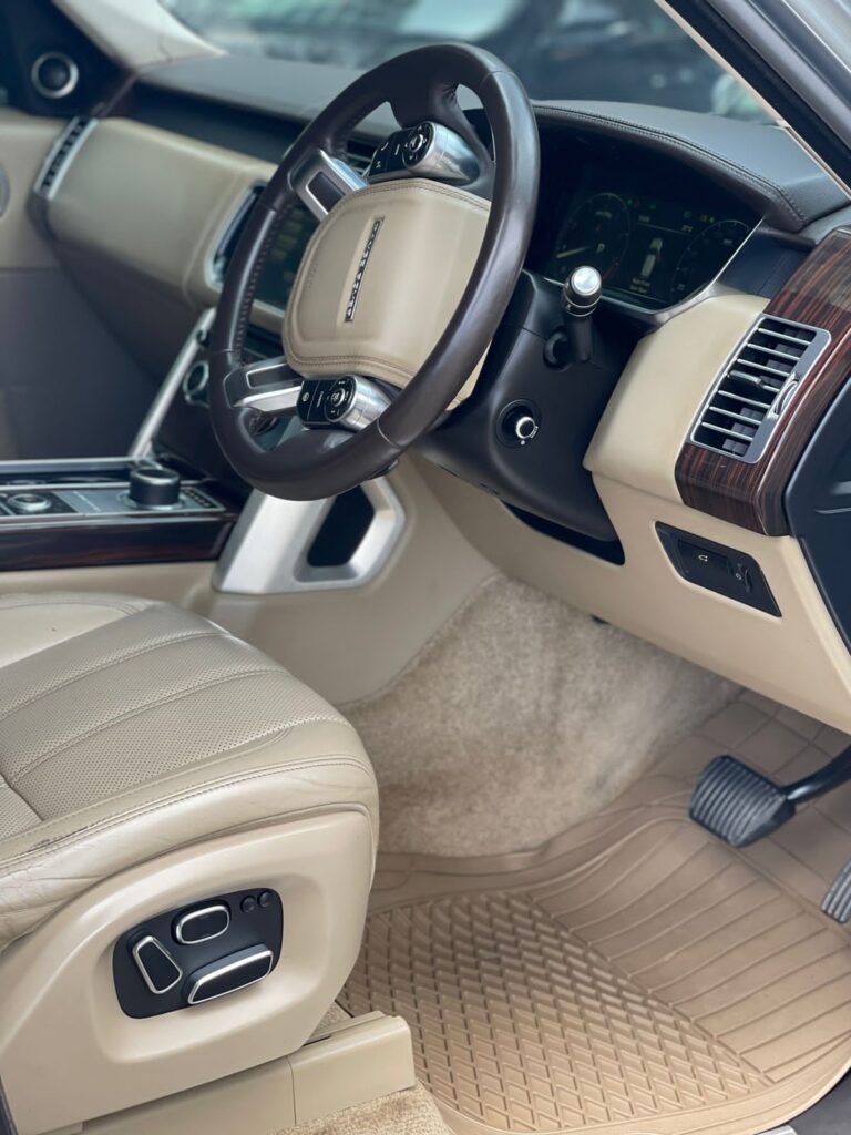 2014 Range Rover Vogue Petrol — photo 3