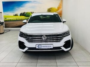 2019 Volkswagen Touareg R-Line V6 TDI — photo 2
