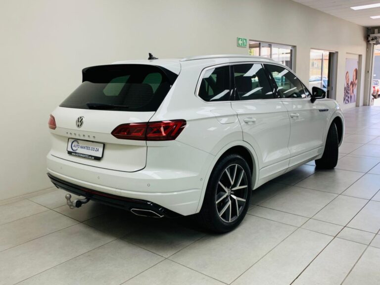 2019 Volkswagen Touareg R-Line V6 TDI — photo 3