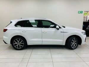 2019 Volkswagen Touareg R-Line V6 TDI — photo 4