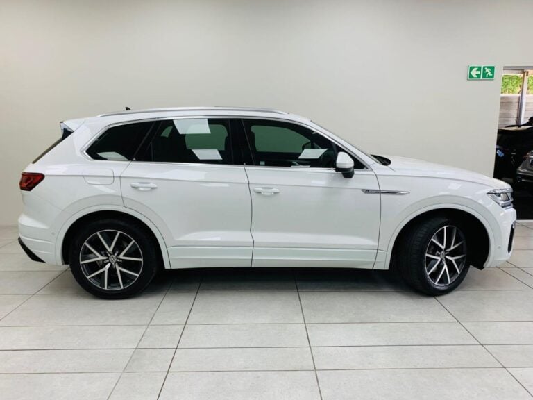 2019 Volkswagen Touareg R-Line V6 TDI — photo 4