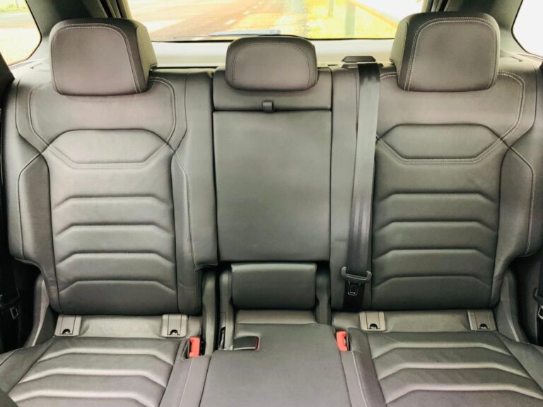 2019 Volkswagen Touareg R-Line V6 TDI — photo 8