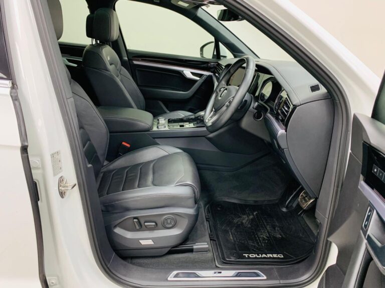 2019 Volkswagen Touareg R-Line V6 TDI — photo 9