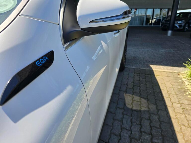 2022 Mercedes-Benz EQA 250 AMG Line — photo 4