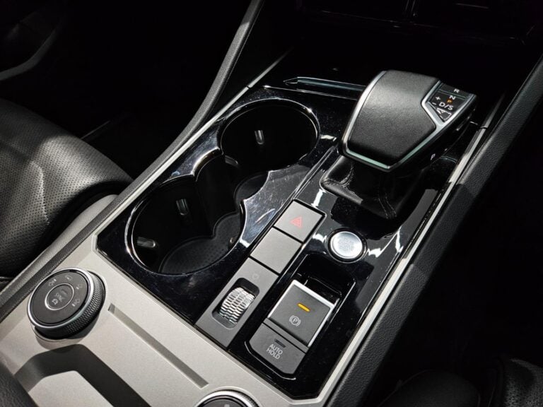 2020 Volkswagen Touareg R-Line — photo 8