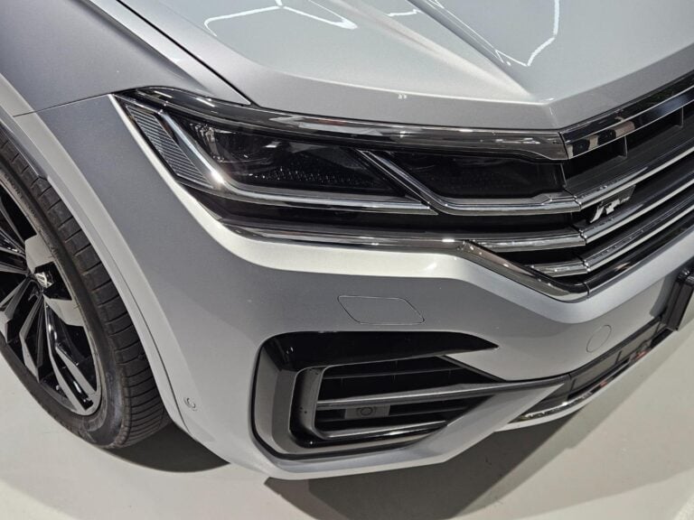 2020 Volkswagen Touareg R-Line — photo 7