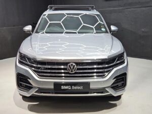 2020 Volkswagen Touareg R-Line — photo 4