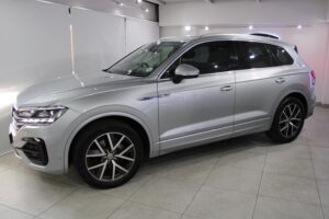2019 Volkswagen Touareg V6 TDI Luxury — photo 2