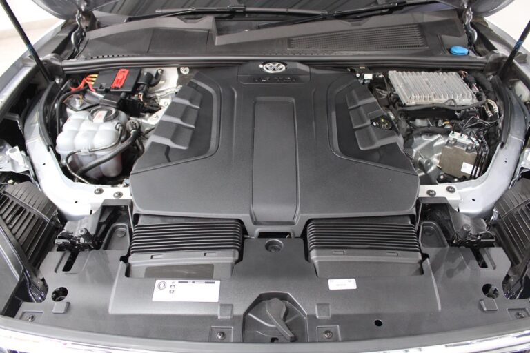2019 Volkswagen Touareg V6 TDI Luxury — photo 3
