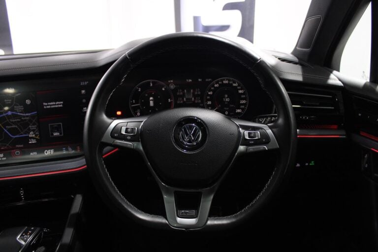 2019 Volkswagen Touareg V6 TDI Luxury — photo 8