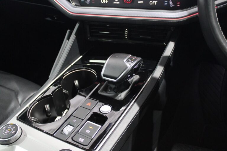 2019 Volkswagen Touareg V6 TDI Luxury — photo 7