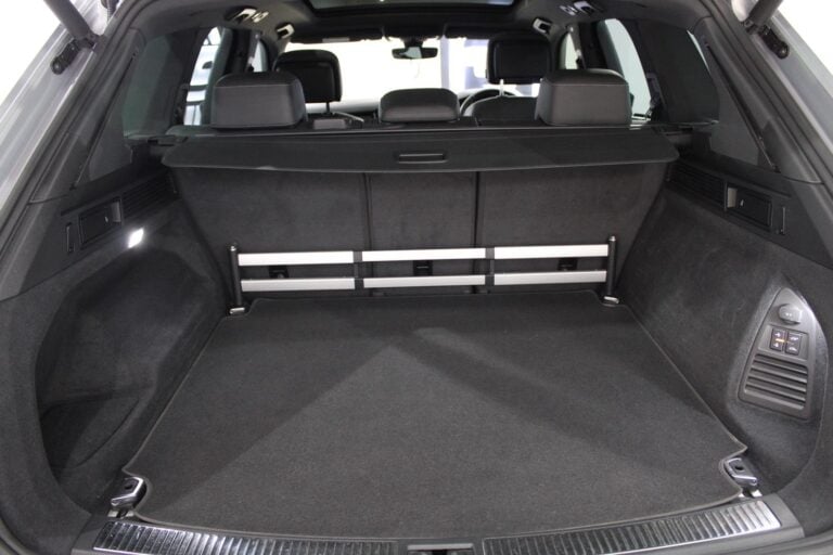 2019 Volkswagen Touareg V6 TDI Luxury — photo 6
