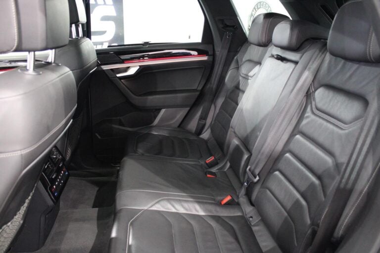 2019 Volkswagen Touareg V6 TDI Luxury — photo 4