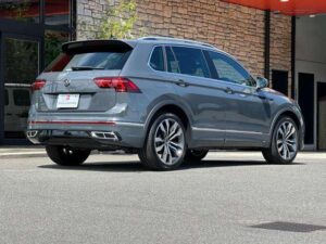 2024 Volkswagen Tiguan R-Line — photo 2