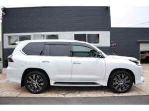 2021 Lexus LX570 — photo 4