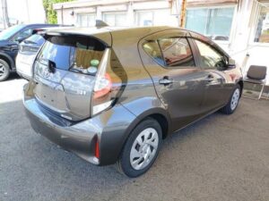 2020 Toyota Aqua S — photo 2