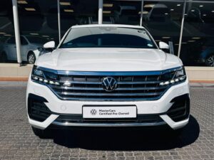 2021 Volkswagen Touareg R-Line — photo 3