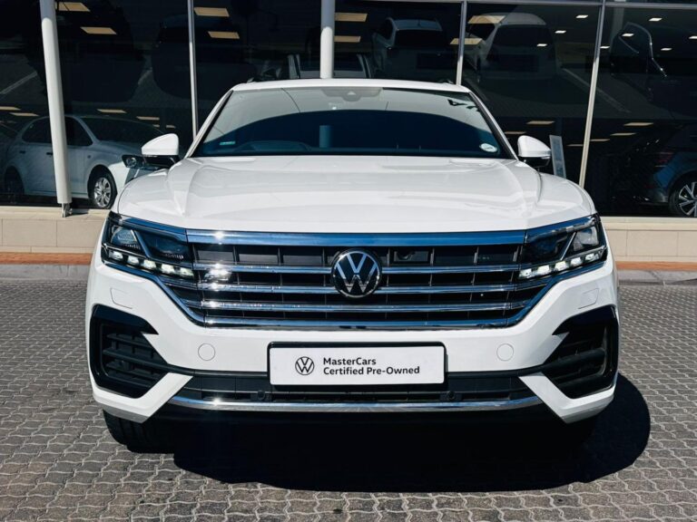 2021 Volkswagen Touareg R-Line — photo 3