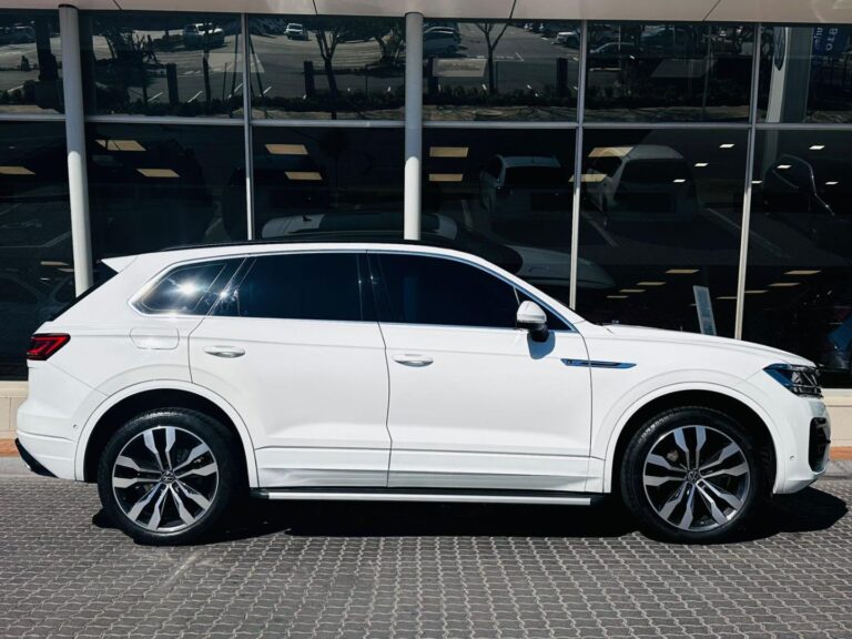 2021 Volkswagen Touareg R-Line — photo 5