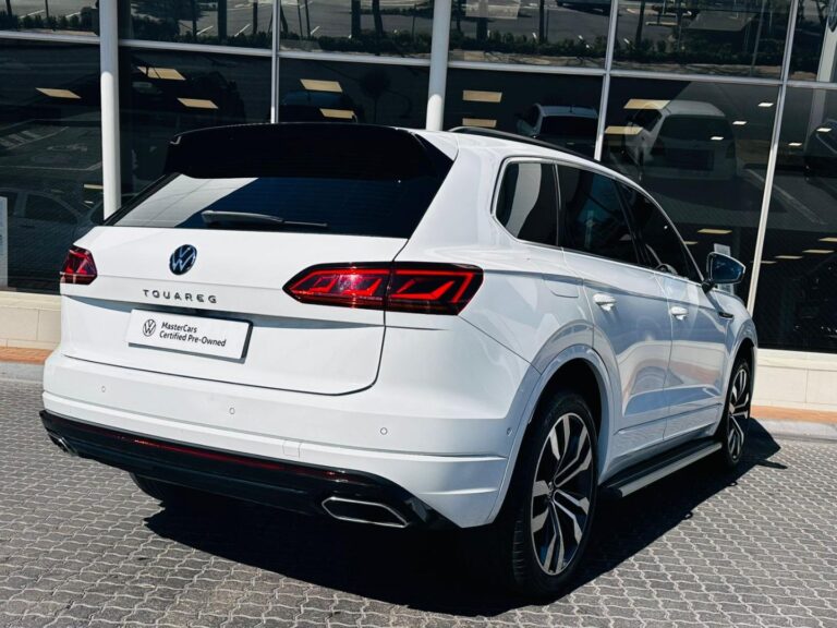 2021 Volkswagen Touareg R-Line — photo 6