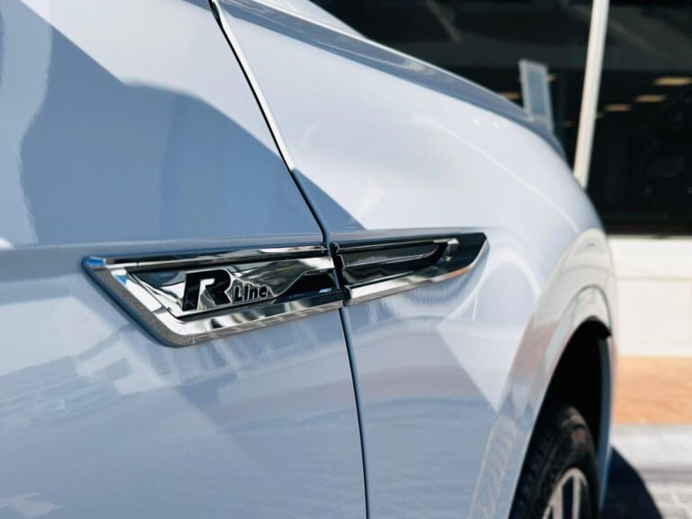 2021 Volkswagen Touareg R-Line — photo 8