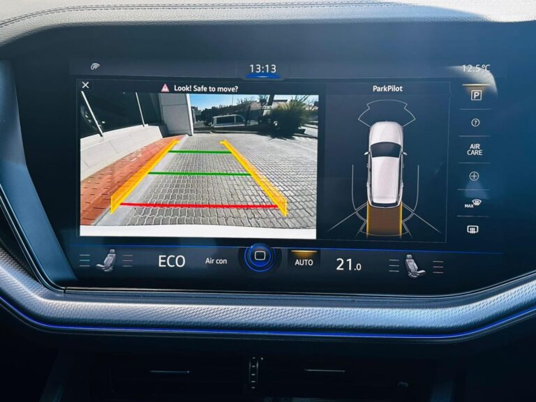 2021 Volkswagen Touareg R-Line — photo 9