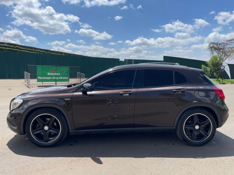 2015 Mercedes-Benz GLA250 4MATIC — photo 2