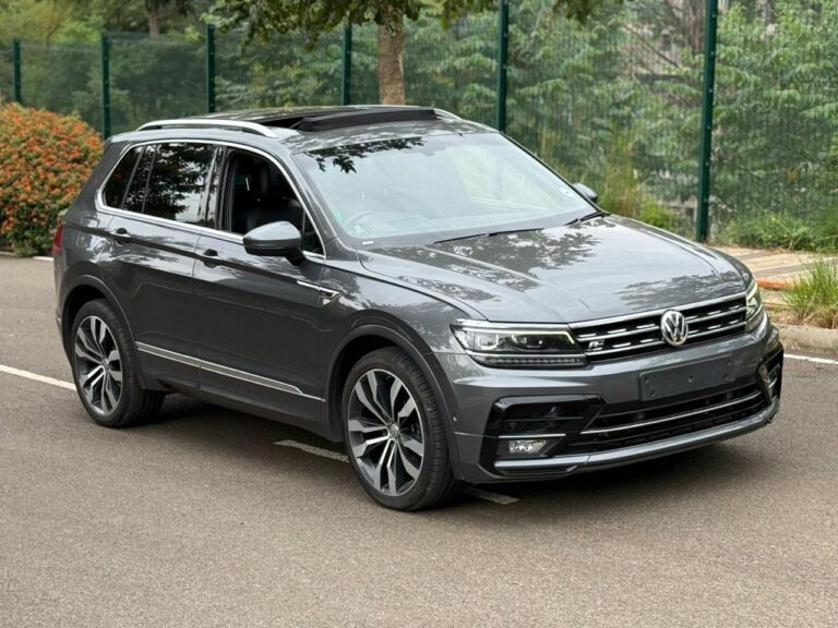 2017 Volkswagen Tiguan R-Line — photo 8