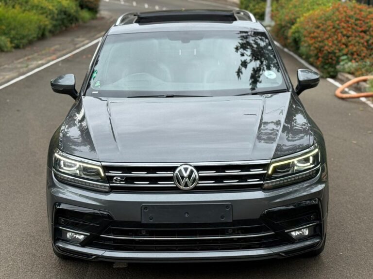 2017 Volkswagen Tiguan R-Line — photo 6